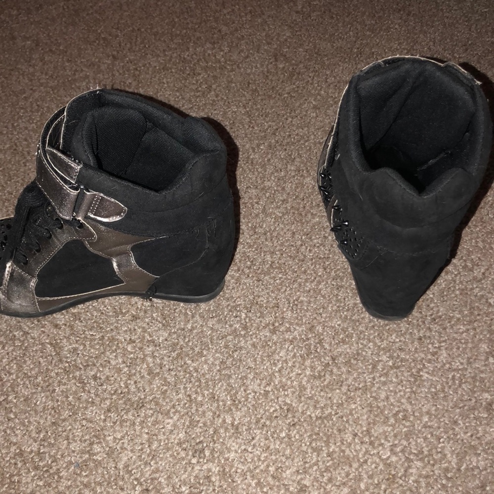 Size 7 booties - Picture 3 of 4